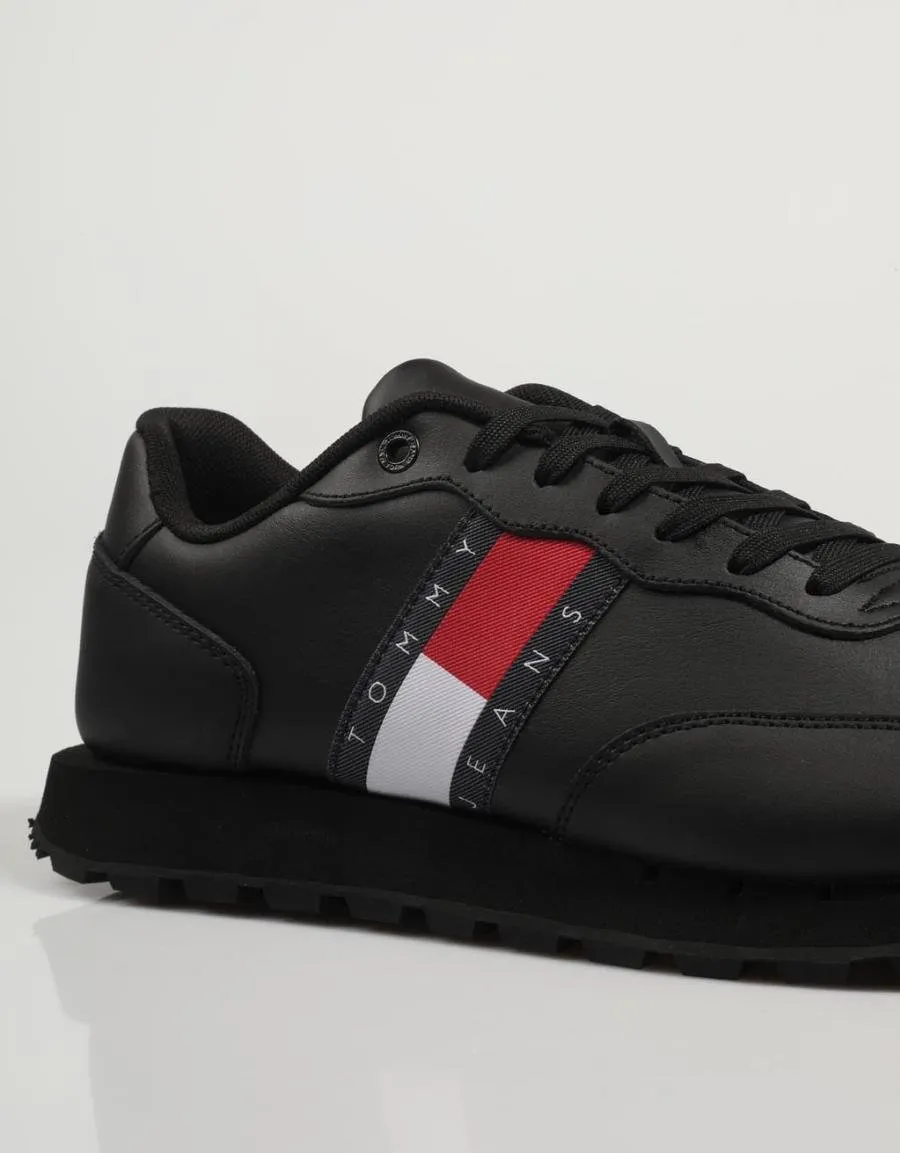  baskets TOMMY HILFIGER Tommy en Noir 82856