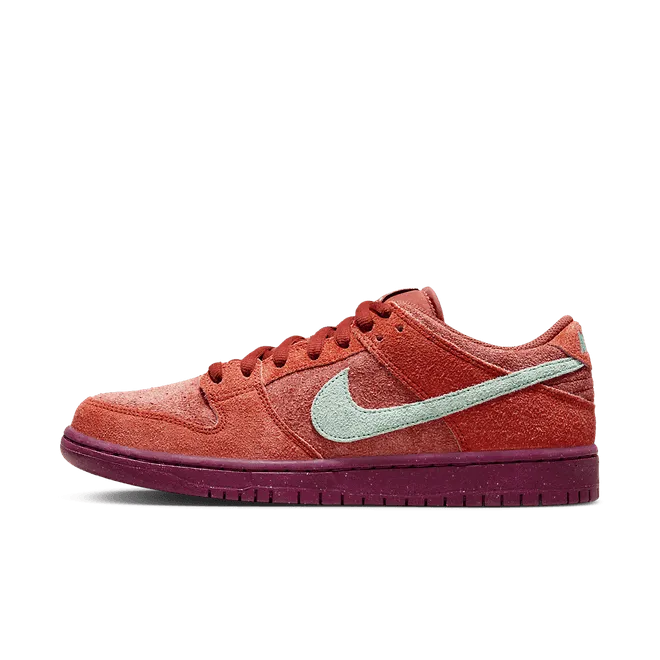 Nike SB Dunk Low "Mystic Red"