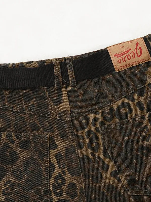 Pantalones cargo con estampado de leopardo