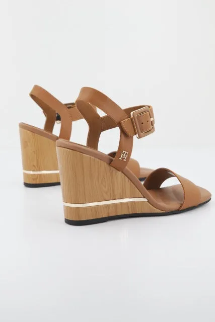 TOMMY HILFIGER HARDWARE WEDGE SANDAL